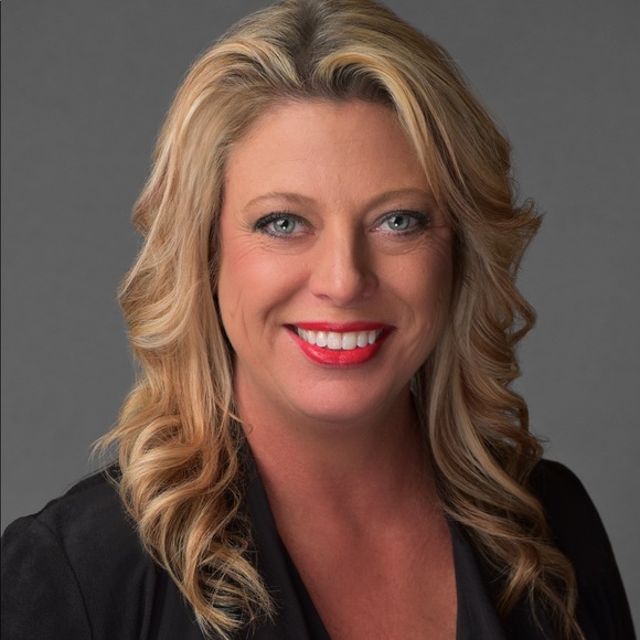 Meet your Posher, Jennifer - Picture 1 of 1